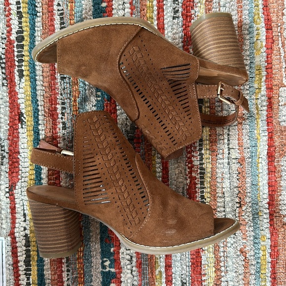 Universal Thread 💚 Brown sling back peep-toe shoe - Picture 6 of 9